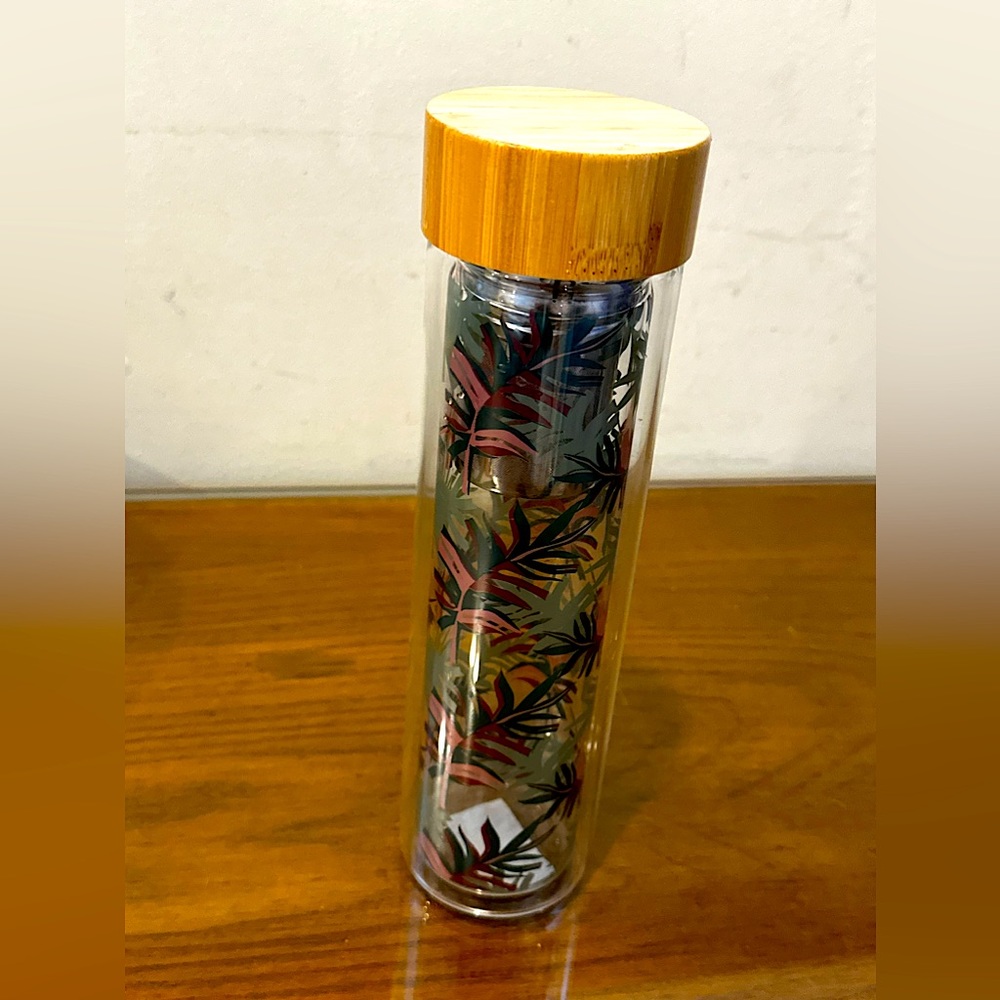New tea infuser glass bottle new without tags